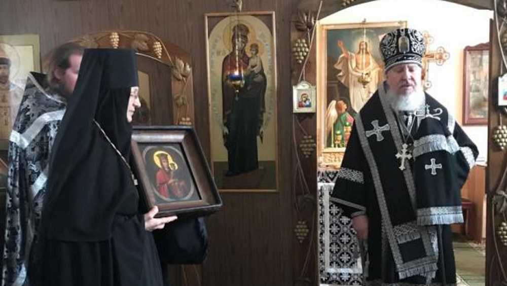 Митрополит Александр подарил карачевскому монастырю старинную икону