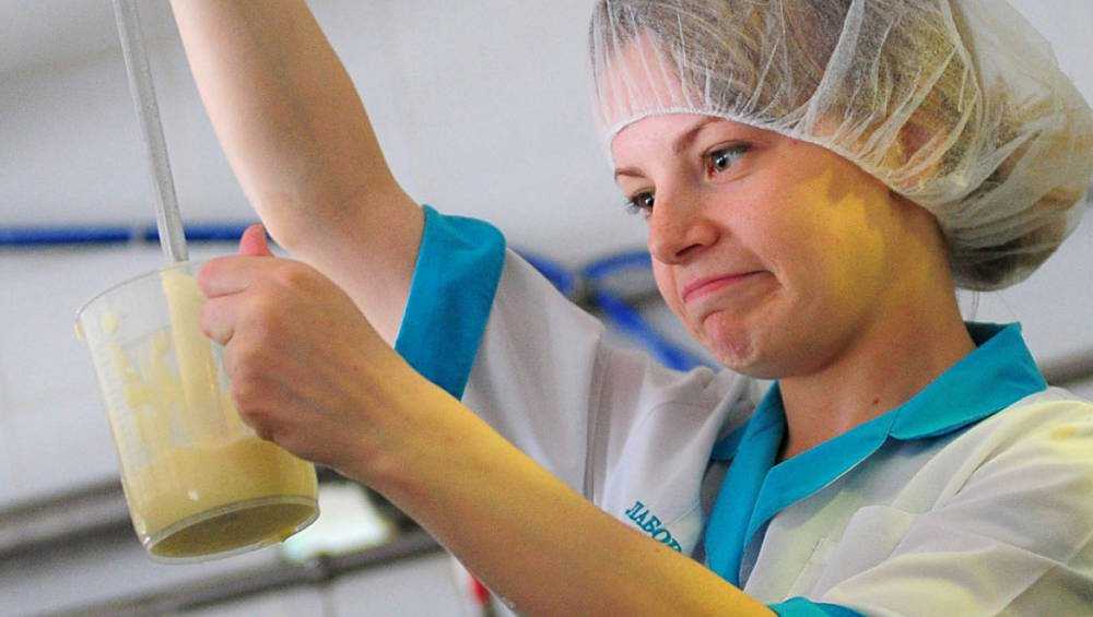 В Брянской области в 2022 году эксперты исследовали более 6 тысяч проб молочной продукции