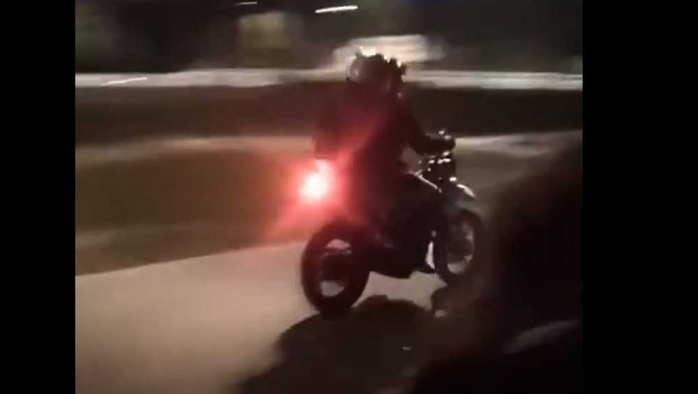 В дятьковском поселке подросток на мотоцикле сбил девушку на остановке