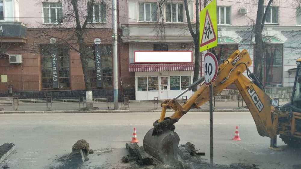 В Брянске начали ремонтировать тротуар на улице Фокина