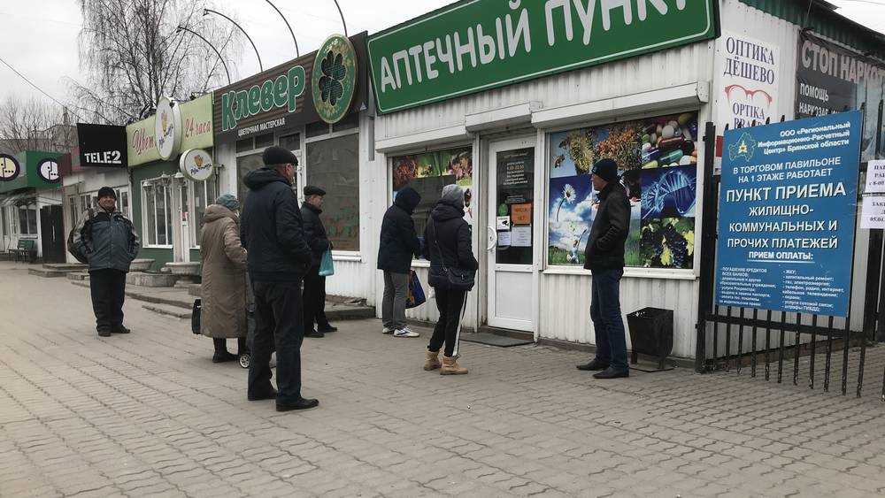 Чиновники рассказали о лекарствах против коронавируса в аптеках Брянска