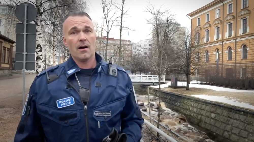 Финский полицейский растрогал россиян советской песней