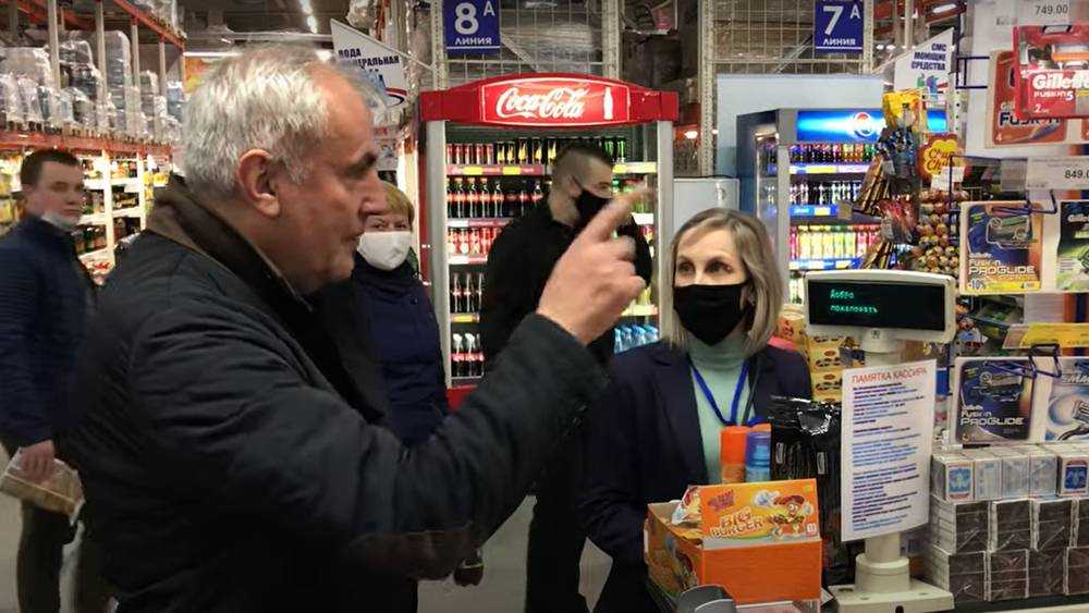 Брянский блогер Коломейцев устроил скандал в гипермаркете «Линия»