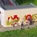 В Брянске художники расписали электроподстанции граффити Победы