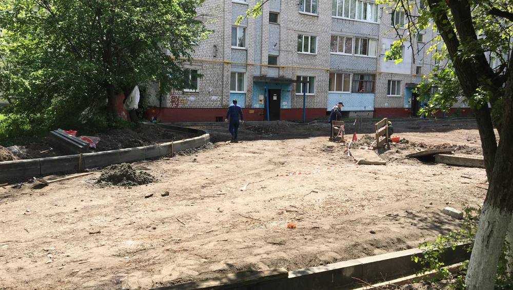 В Брянске начался ремонт девяти дворов