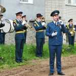 В Брянске бывшего танкиста с Т-34 поздравили с оркестром и парадом