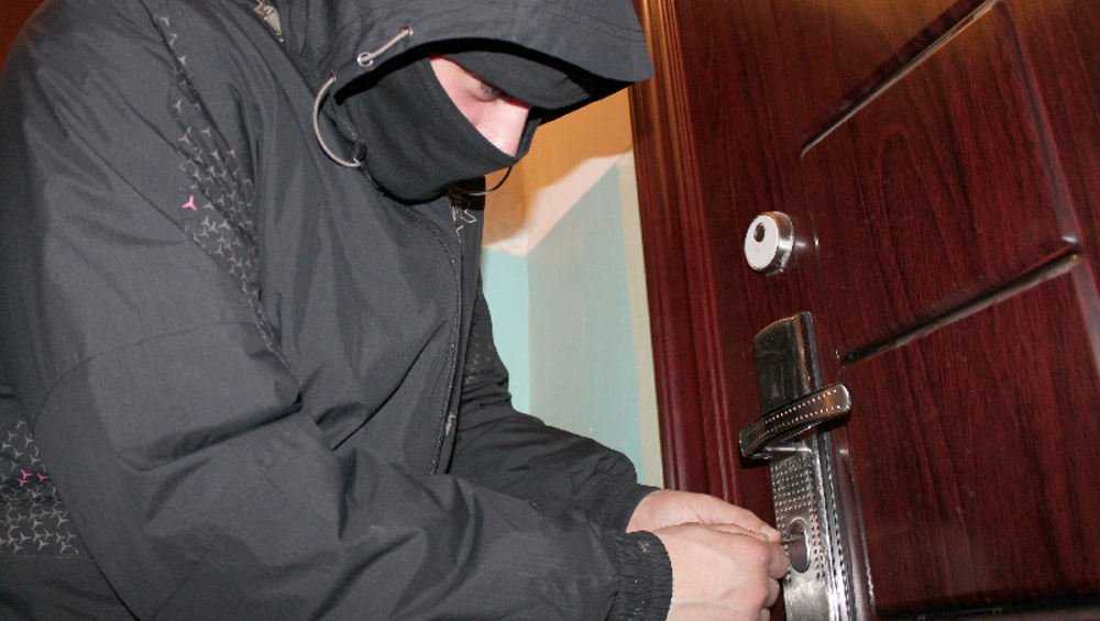 В Брянске полицейские выручили заподозренного в краже квартиранта