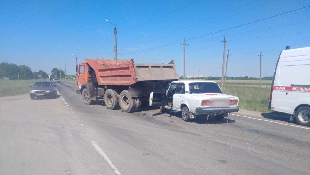 Полиция рассказала о ДТП с попавшей под КамАЗ легковушкой в Новозыбкове