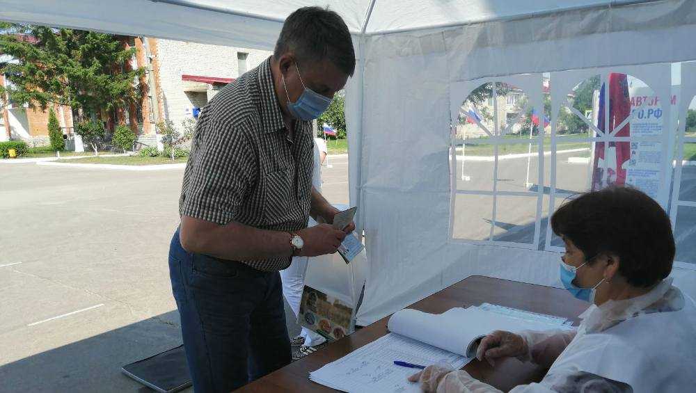Брянский губернатор Богомаз проголосовал по поправкам в Конституцию