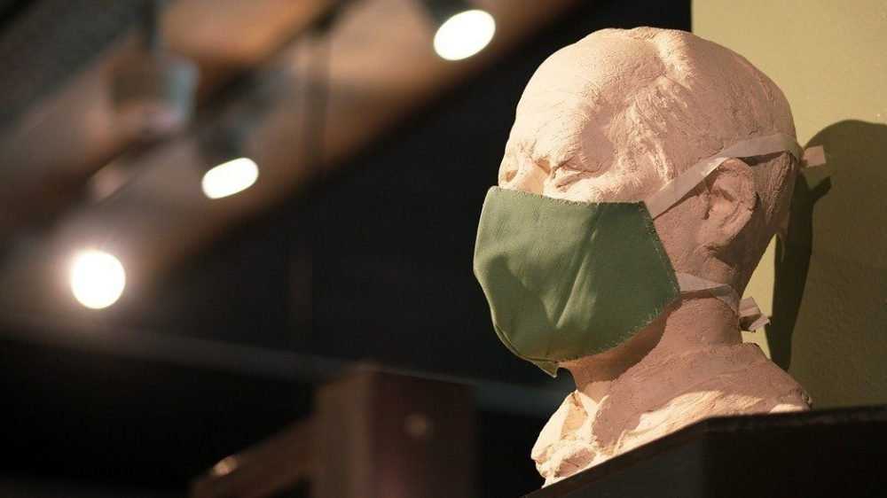 В Госдуме нашли способ заставить всех носить маски и перчатки