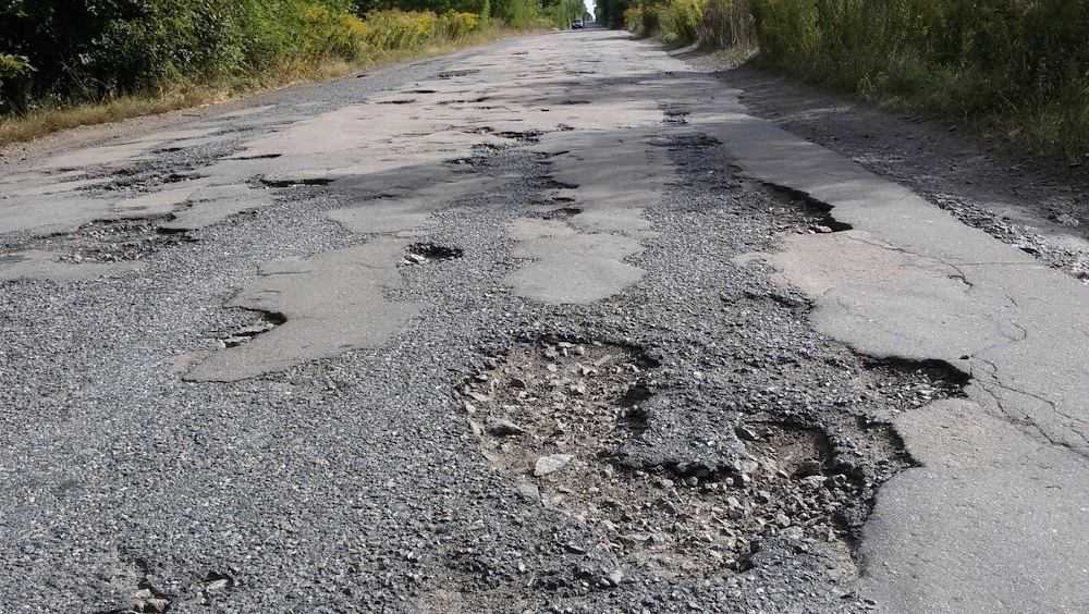 На мэра российского города завели уголовное дело из-за разбитой дороги