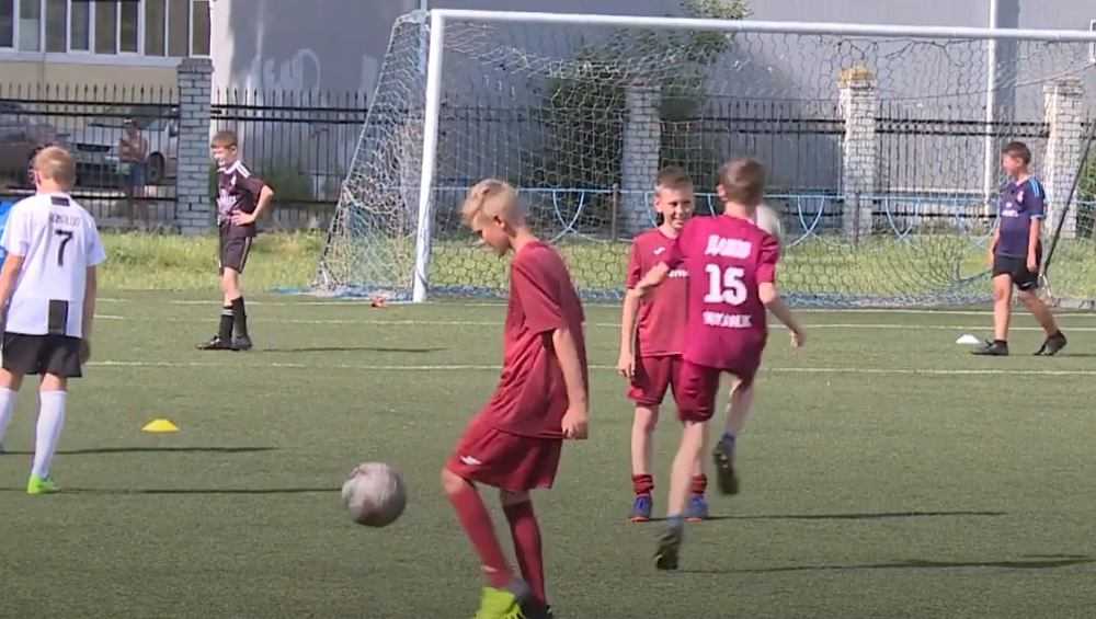 На детский футбол в Брянской области дадут более 2,5 миллиона рублей