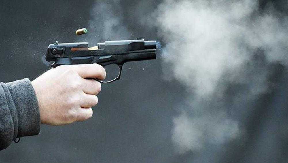 Житель Брянска из-за девушки ранил из пистолета другого горожанина