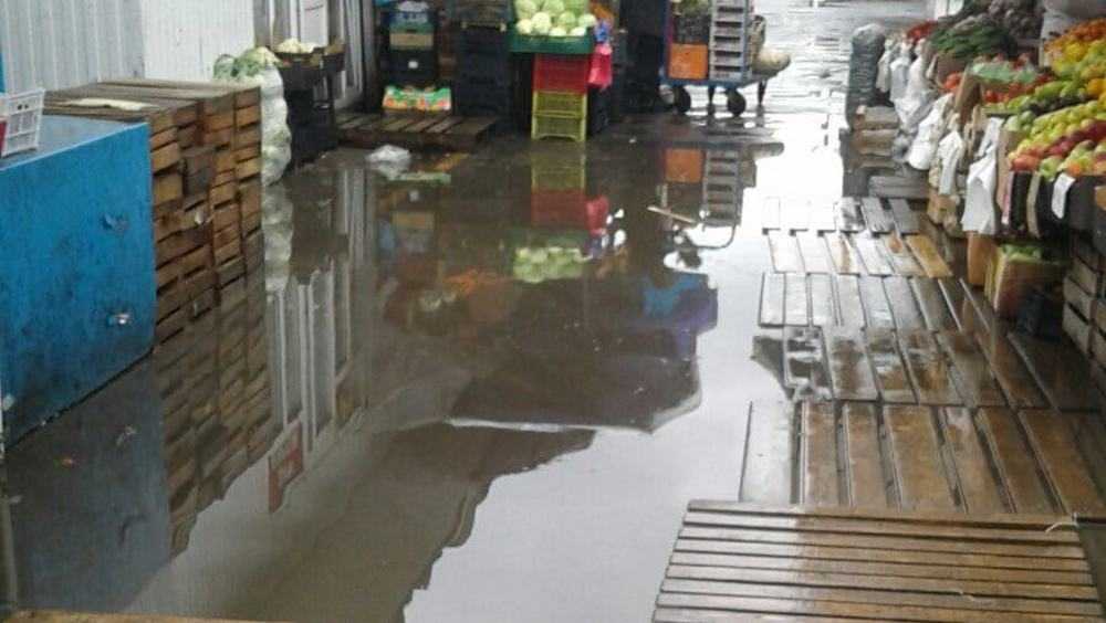 В Брянске Володарский рынок затопило после дождей