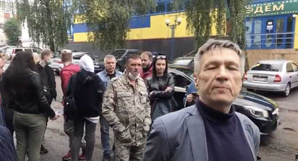 Возле суда в Брянске сторонники Коломейцева устроили митинг
