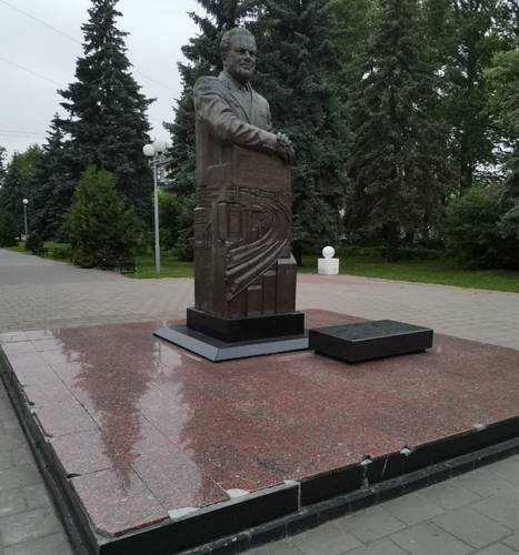 Жители Брянска попросили восстановить обветшавший памятник