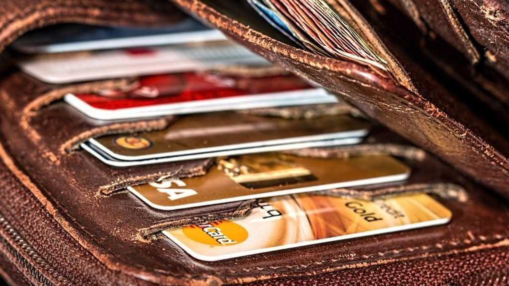 Брянская прокуратура дала советы гражданам при обращении с банковской картой