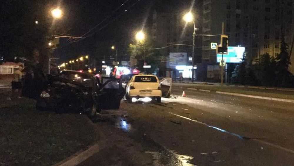 В Брянске на Московском проспекте в ДТП тяжело ранен 20-летний парень
