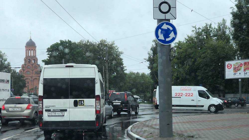 В Брянске возле «Линии» тысячи водителей стали нарушать правила