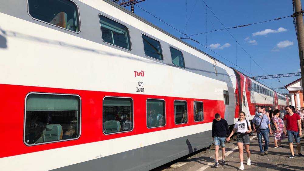 В поездах Брянск − Москва большинство пассажиров стали ездить без масок