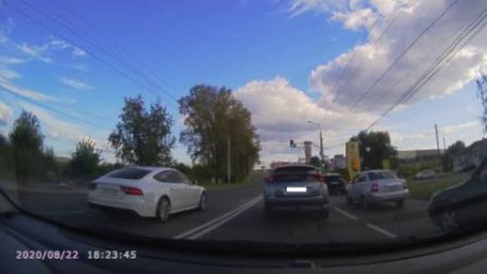 В Брянске водителя Audi наказали по видео за гонки по встречной полосе