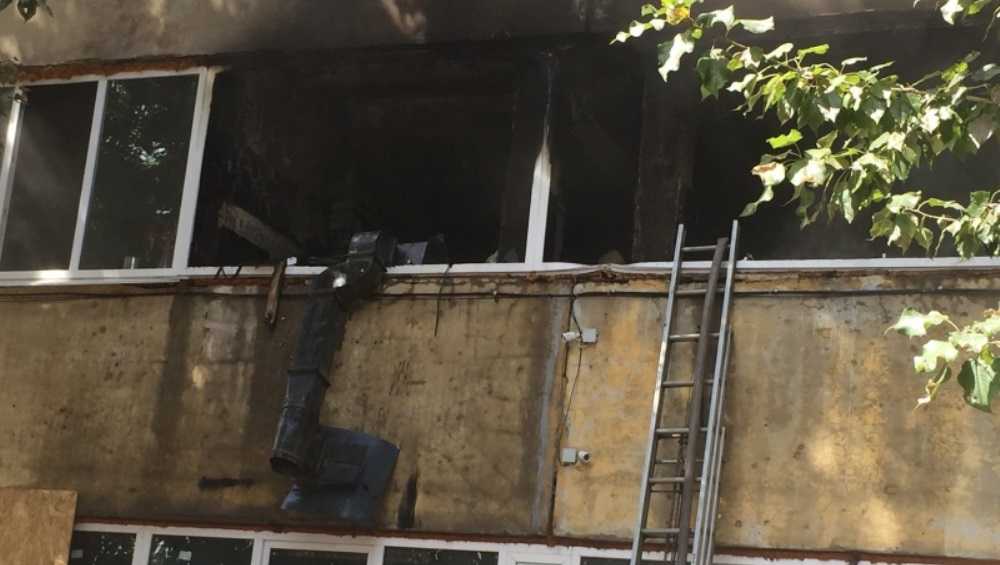 В Володарском районе Брянска из горевшего офиса эвакуировали 40 человек