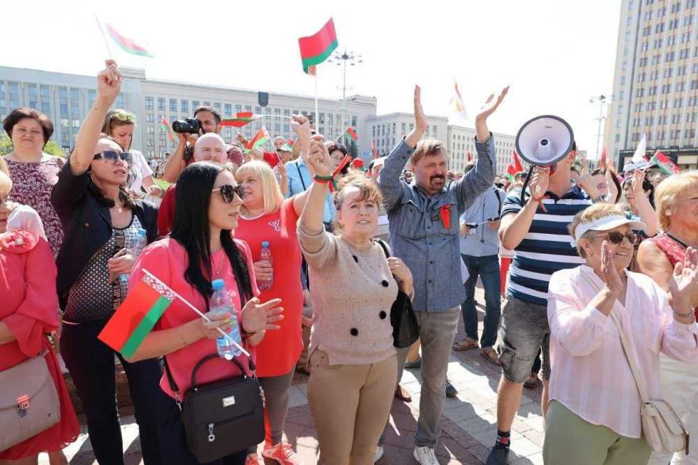 «Я стою перед вами на коленях»: Лукашенко обратился к народу