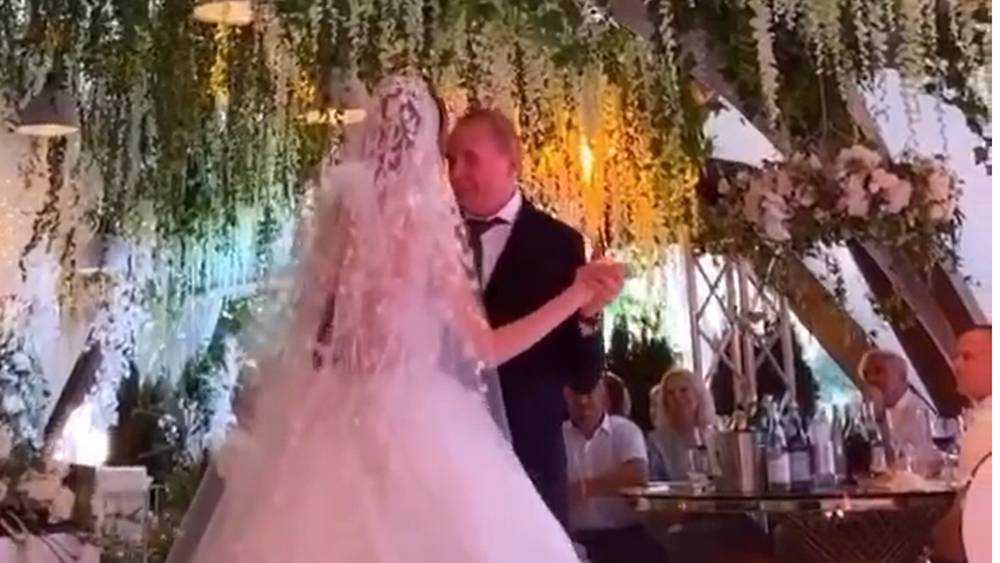 Бывший хозяин брянских «Линий» в 67 лет женился на 23-летней девушке