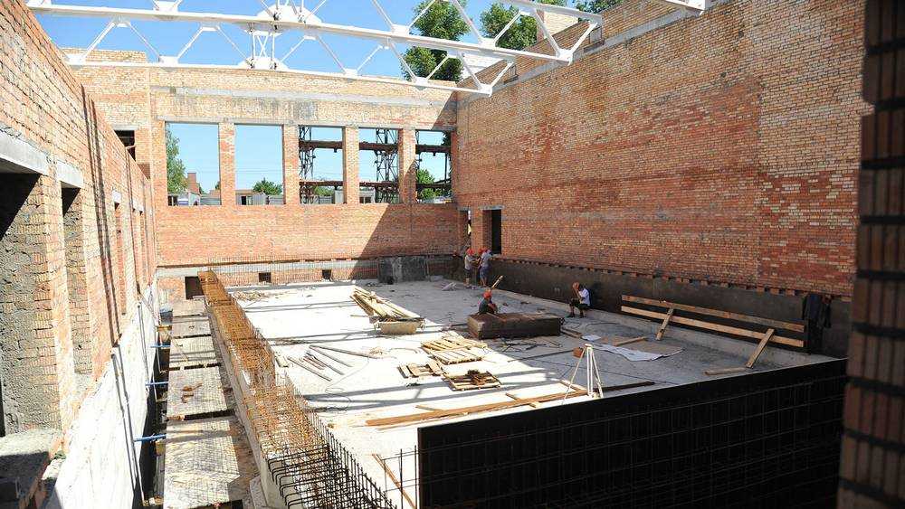 В Дятькове скоро откроется физкультурный комплекс с бассейнами