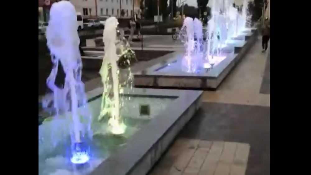 В Брянске в сквере «Литий» для пробы запустили новый фонтан