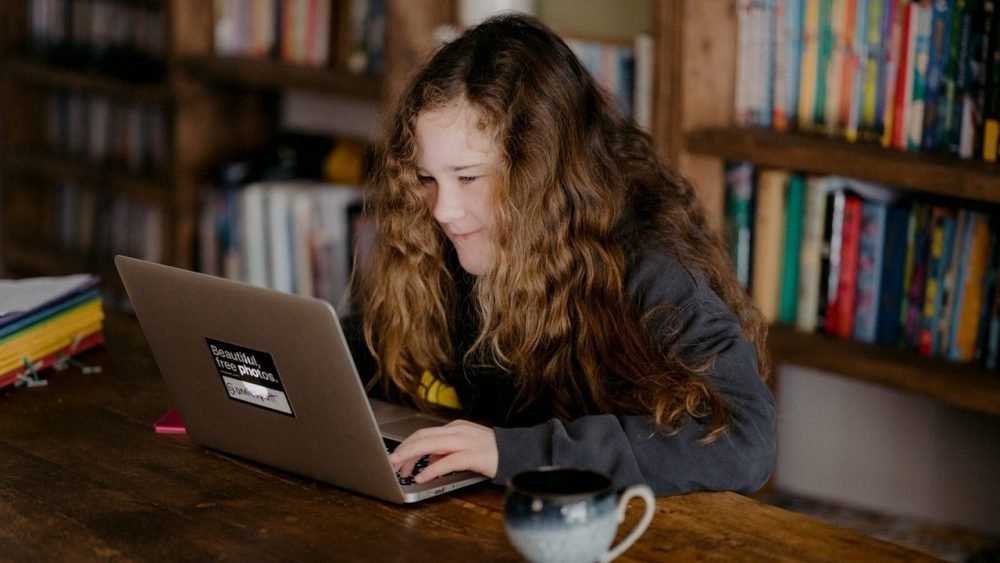 Молодые люди Брянской области могут на время стать главными по Интернету