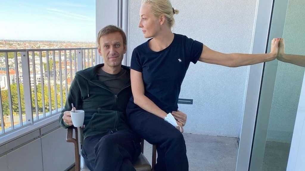 «Санька – облигация». На какие деньги лечили Навального