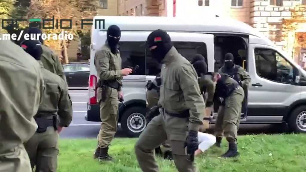 На несанкционированных акциях в Минске задержали нарушителей