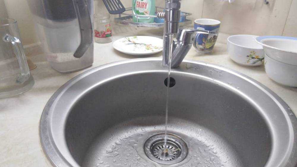 В Брянске после аварии на водопроводе вернули холодную воду в дома на трёх улицах