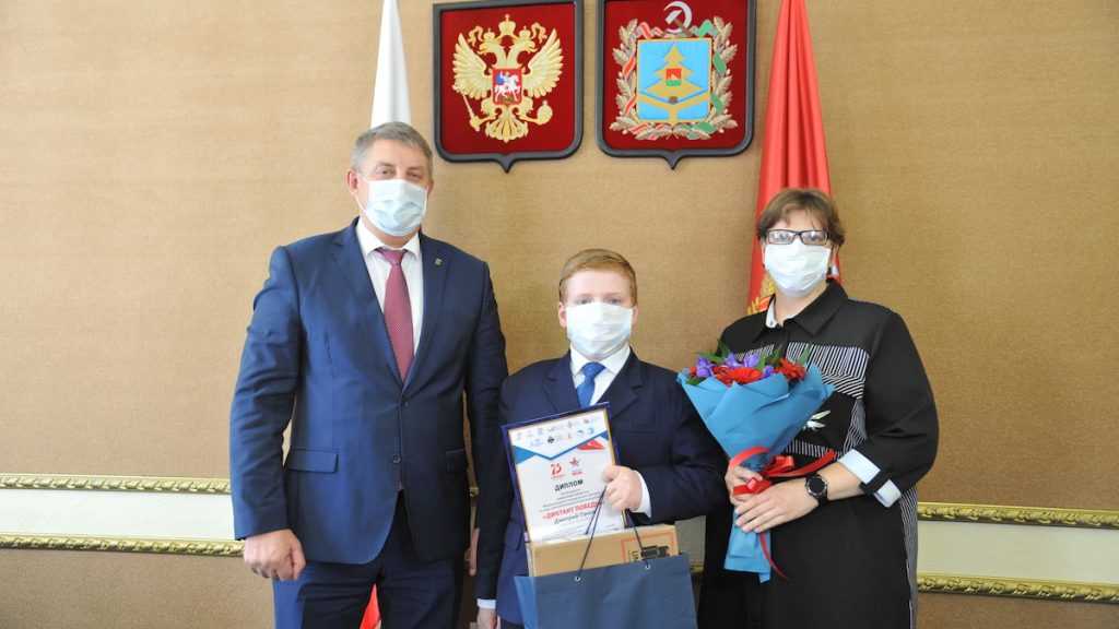 Александр Богомаз встретился с самым юным победителем «Диктанта Победы»