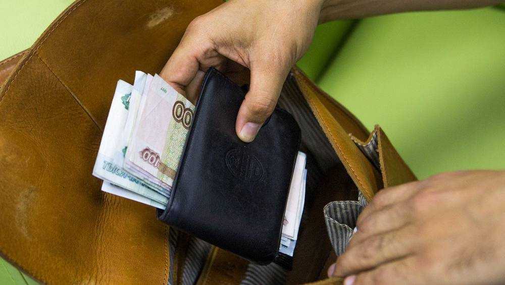 В Брянске уголовник прихватил в магазине чужую сумку с деньгами