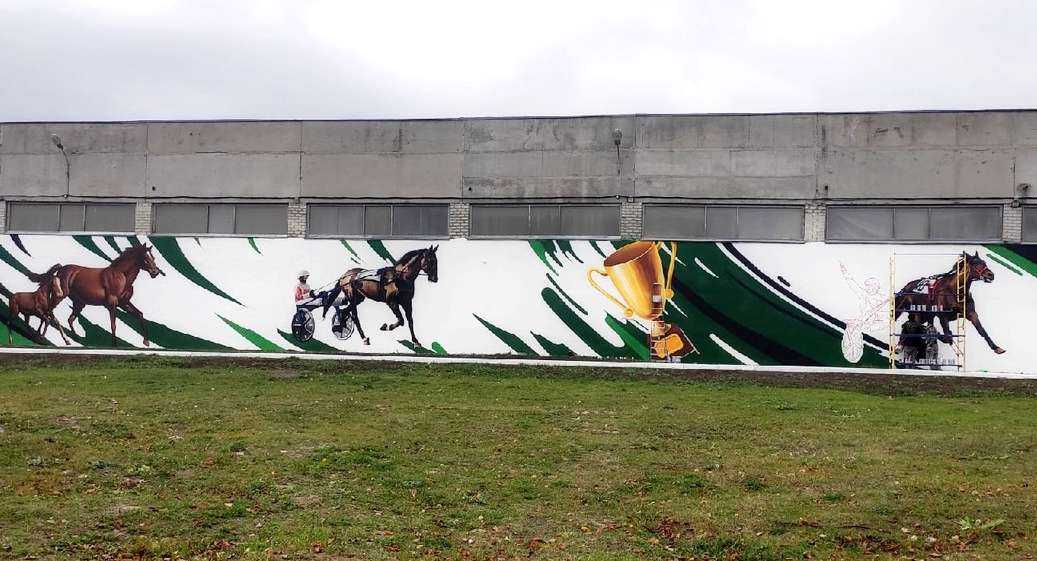 Тульский художник рассказал о работе над граффити для брянского конезавода