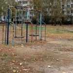 В Брянске активисты нашли опасные детские площадки