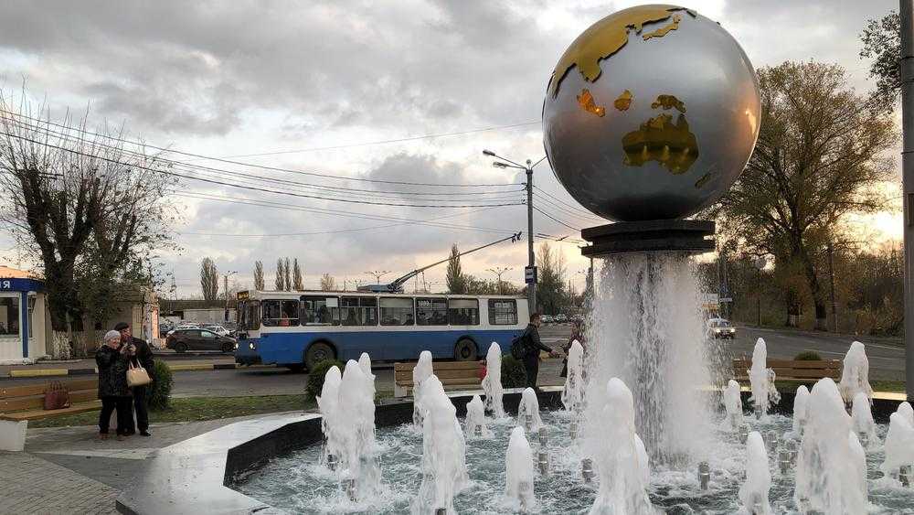Фонтан и шар с привокзальной площади Брянска увезли в другие города