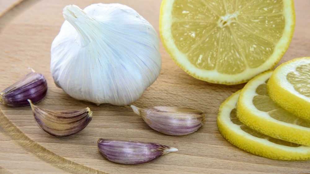 Эксперты развеяли миф о чесноке и лимоне