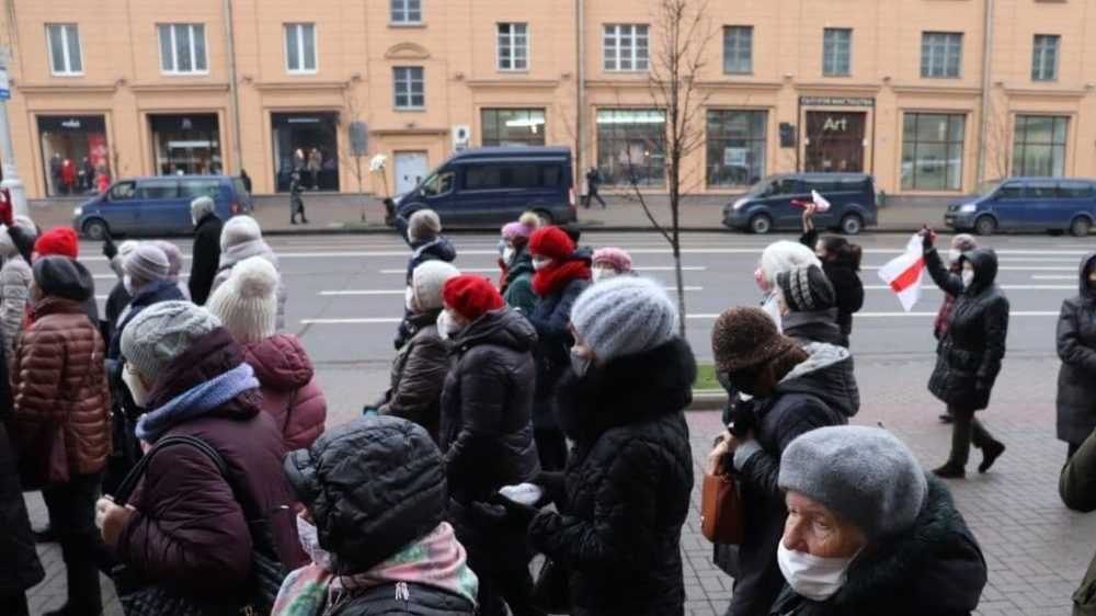 В Белоруссии против пенсионеров вышли бойцы ОМОН