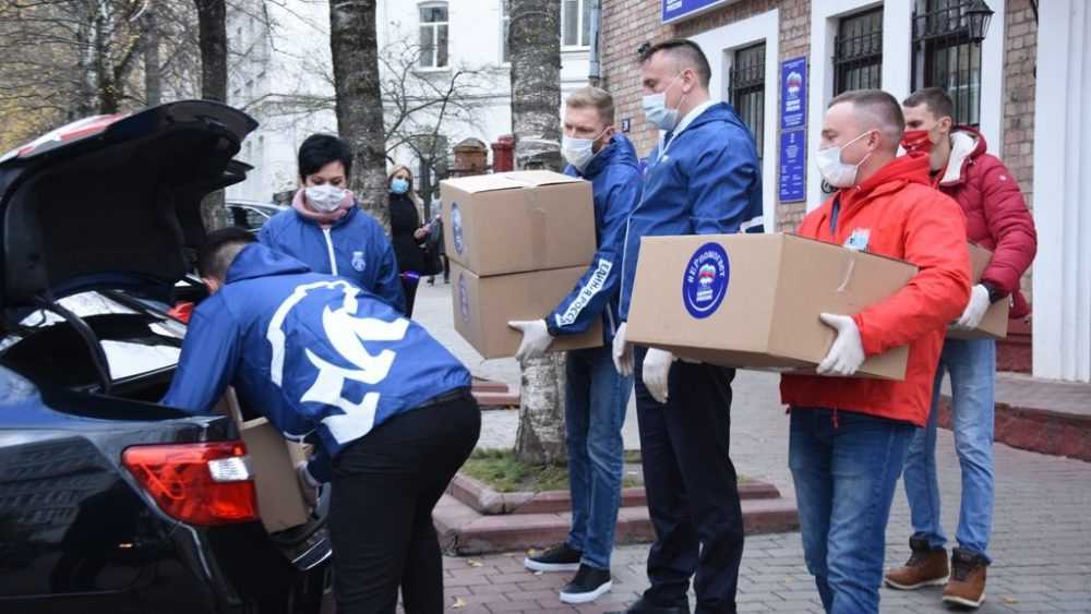 Брянским волонтерам и врачам помогают депутаты «Единой России» 