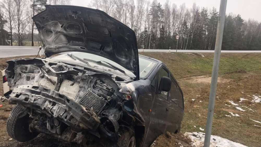 Под Выгоничами на трассе разбился Hyundai с 56-летним водителем