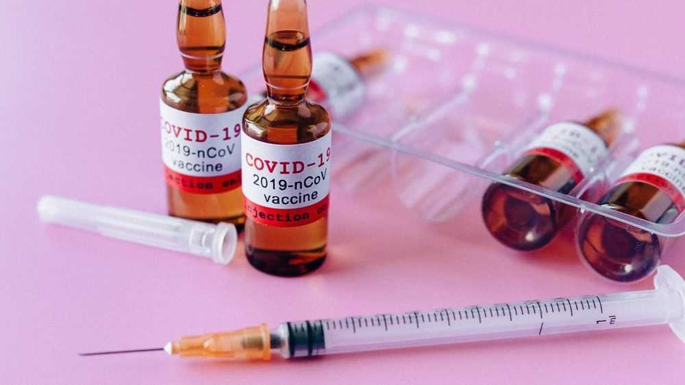 Жители Брянска смогут сделать прививки от коронавируса в двух ТРЦ