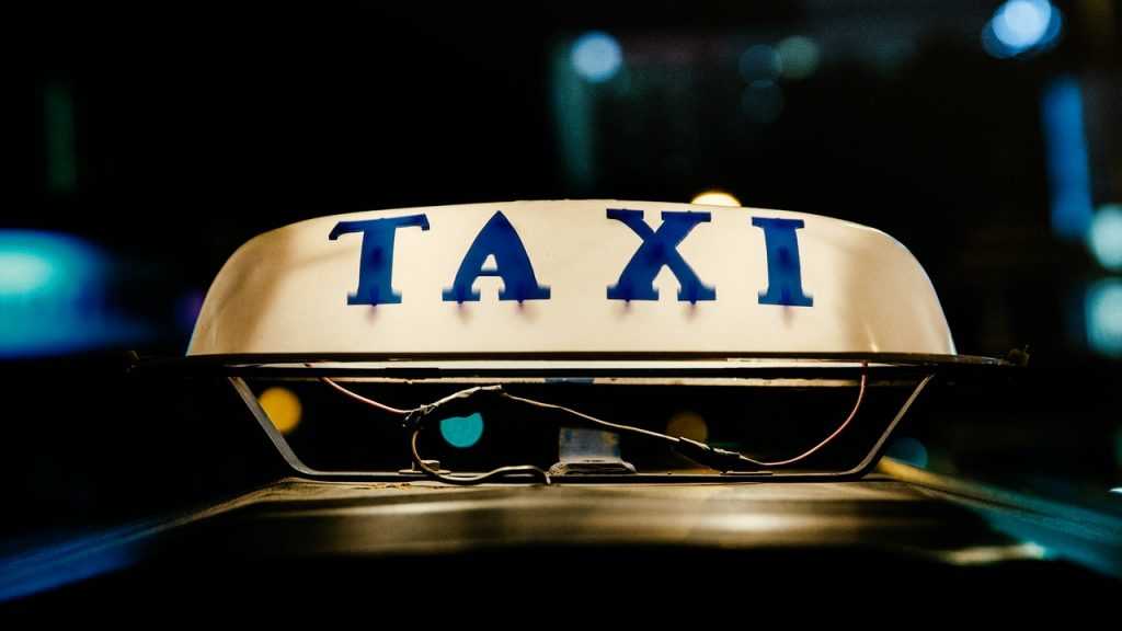 В Брянске стало известно о ценах на такси в Новый год