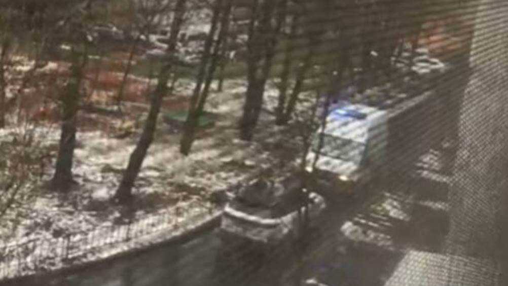 В Брянске автомобиль перегородил дорогу ехавшей к пациентам скорой помощи