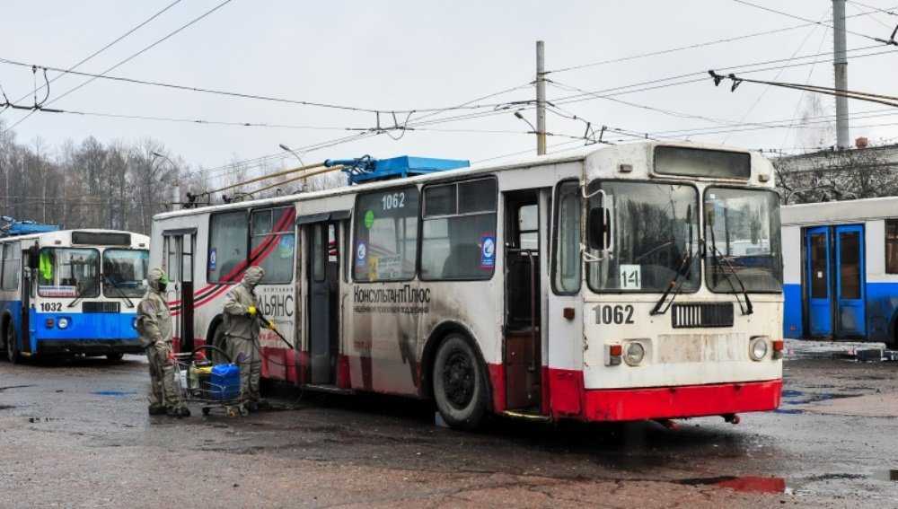 В Брянске спасатели продезинфицировали 70 троллейбусов