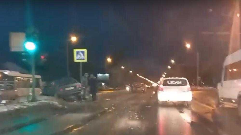 В Брянске пьяный водитель покалечил себя и пассажира