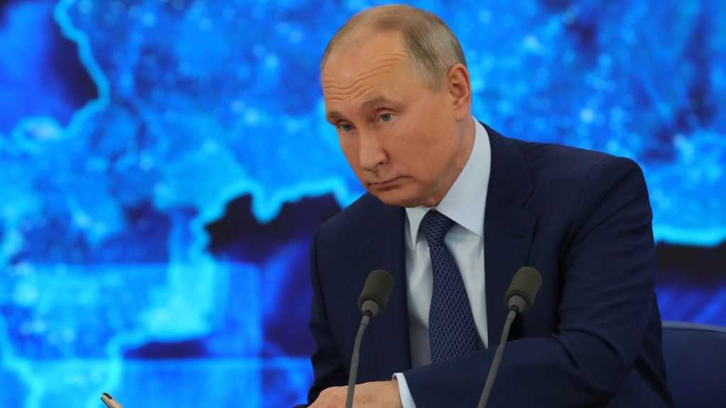 Странными людьми назвал президент Путин отказывающихся от прививок