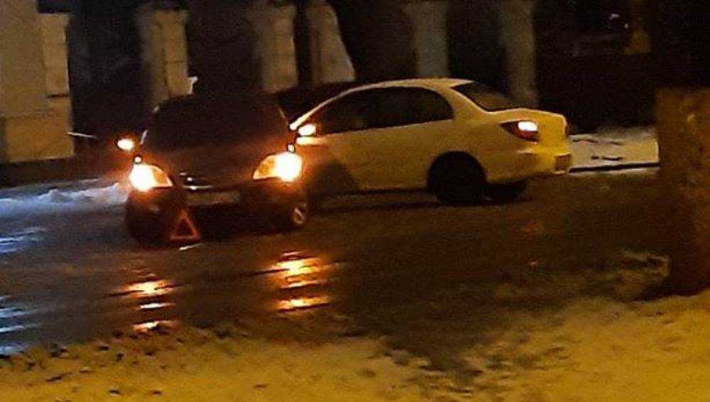 В Брянске две легковушки не поделили дорогу на улице Комсомольской